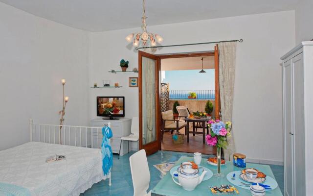 Loft at 200mt from the beach-park inside-sea view