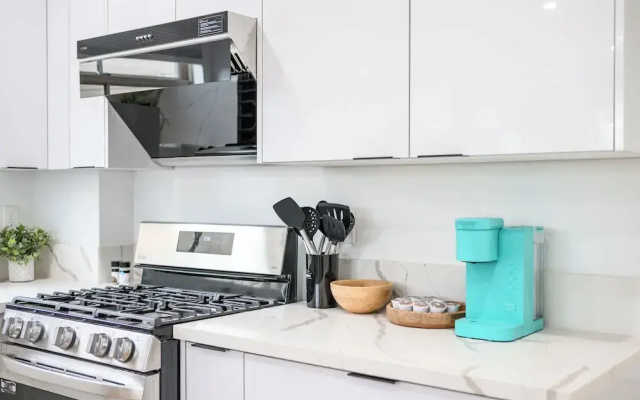 Not Affected by the Fire/modern 5BR Home With Full Amenities & Parking #2