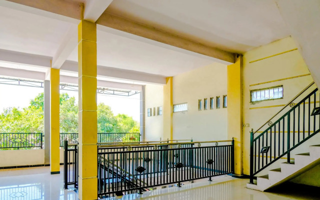 Super OYO 1759 Family Residence