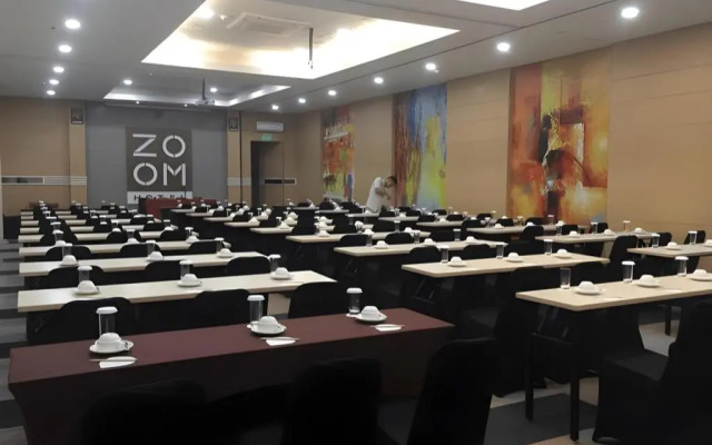 Zoom Dharmahusada Hotel