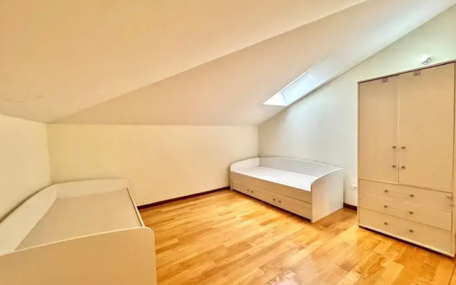 Rooftop Elegance Suite