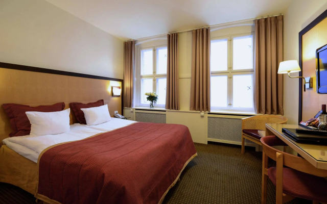 Ascot Hotel & Apartments