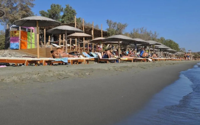 Golden Beach Studios & Suites