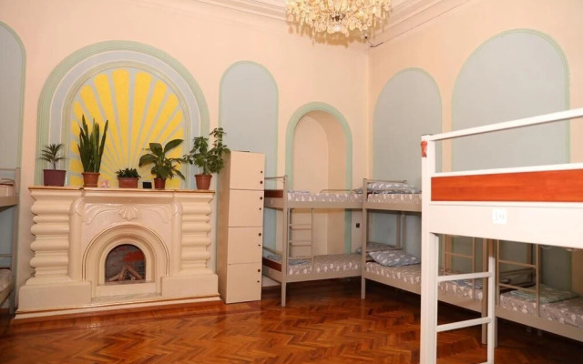 Flora Hostel
