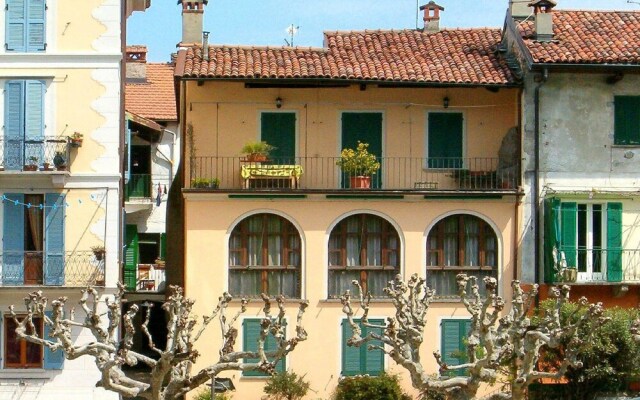 Homely Mansion in Isola Superiore Near Lake