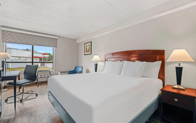 Days Inn by Wyndham Utica