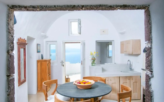 Menias Cave House