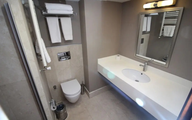 Vali Erdogan Konuk Evi Hitit Otel