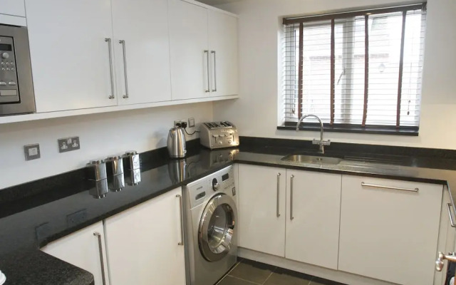 2 Bed Apt in Chorleywood Near Station