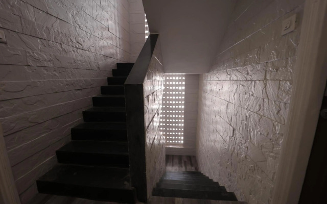 The Byke Studio Pure Veg Apartment, Thane