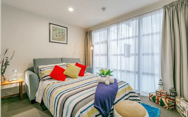 1 Bedroom Apt with 2 Bathrooms in CBD – Guest Rooms – Auckland