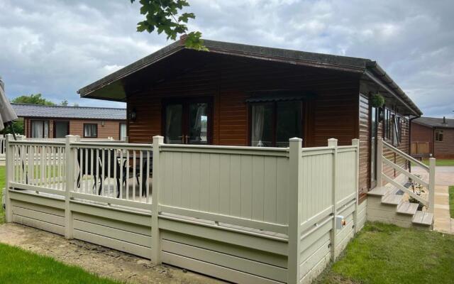 Woodland Lodge With Hot Tub