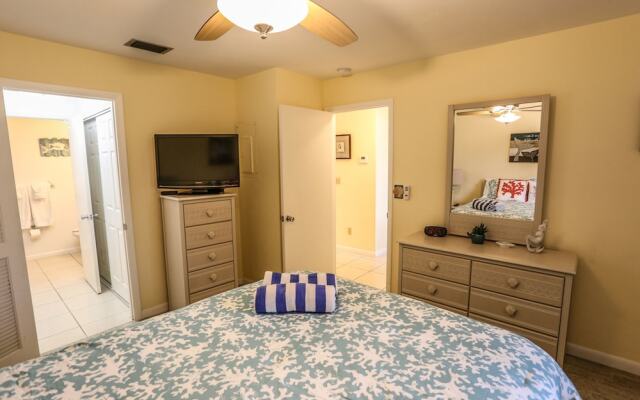 3561 Estero Blvd Manor