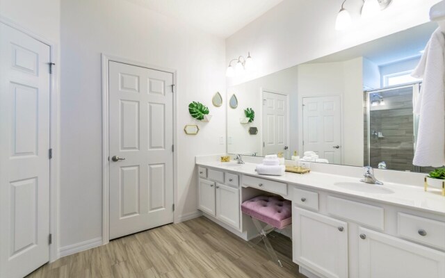 Solterra - 7008 Oakwood Street