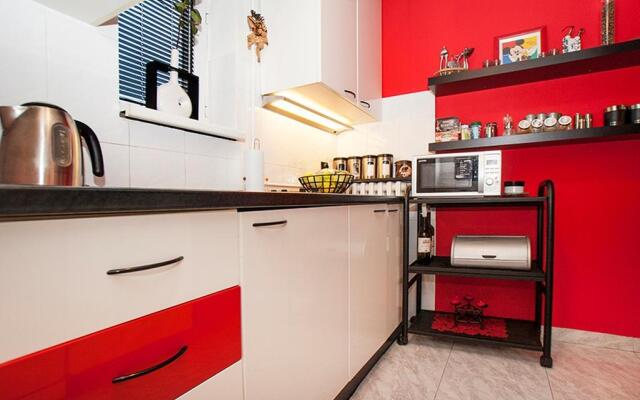 Apartment Black Red White