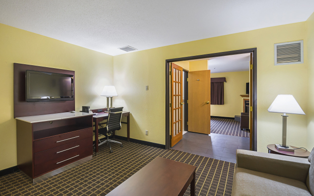 Comfort Inn & Suites Dover near Speedway