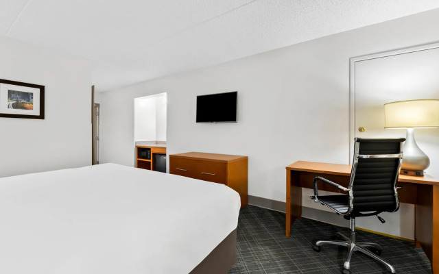 Comfort Inn & Suites Nashville Near Tanger Outlets  I-24 Antioch