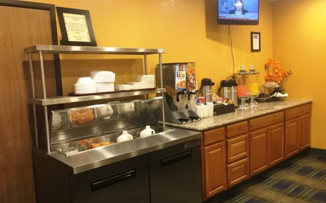 Howard Johnson by Wyndham Denver West