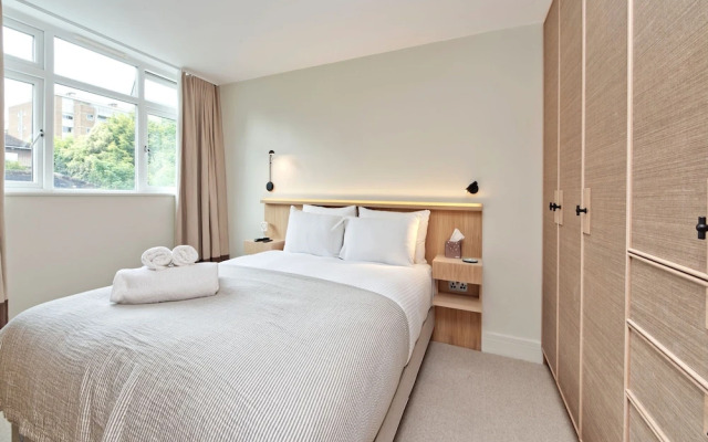 Luxury Designer Flat in Putney by Underthedoormat