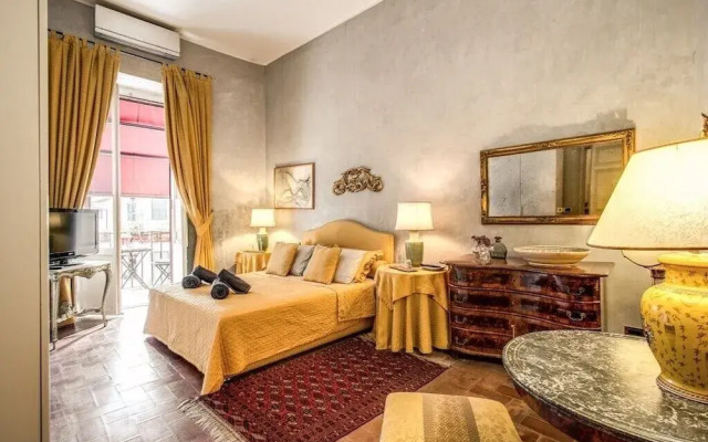 Wonderful Apartment With Balcony In Piazza Margana