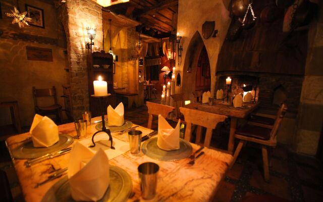 Europa-Park Freizeitpark & Erlebnis-Resort, Hotel Castillo Alcazar