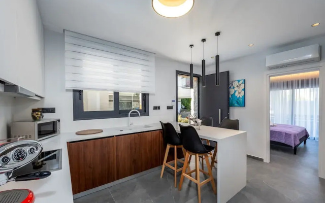 Lavender Luxury Apartment in Rhodes