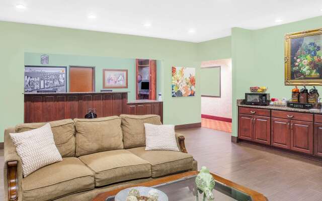 Super 8 by Wyndham Central City