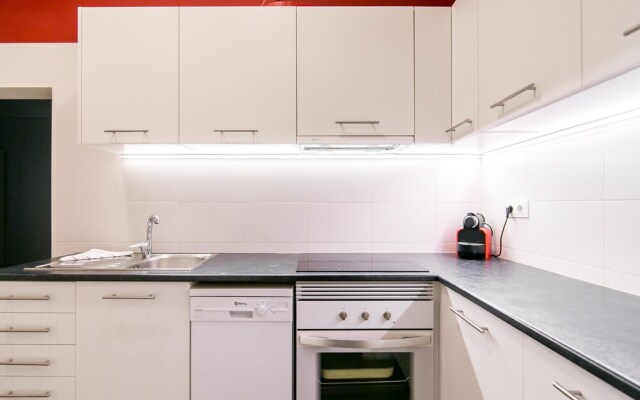 Plaza Universidad Apartments