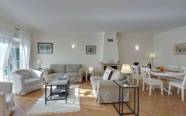 Elegant Villa in Carvoeiro With Swimming Pool