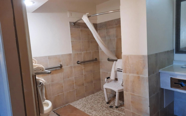 Quality Inn & Suites Grants - I-40