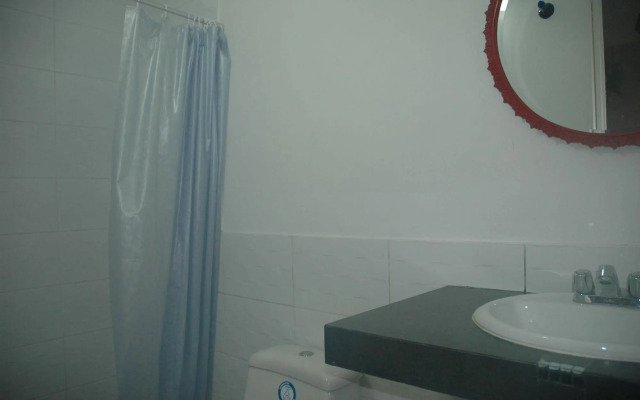 Red Llama Eco Hostel