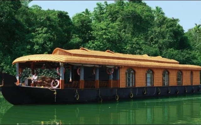 Royal Life Houseboat