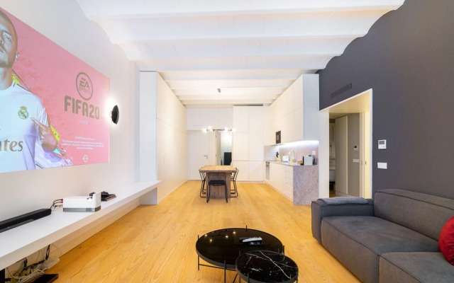 LS48 Prime Location Upscale Apartment