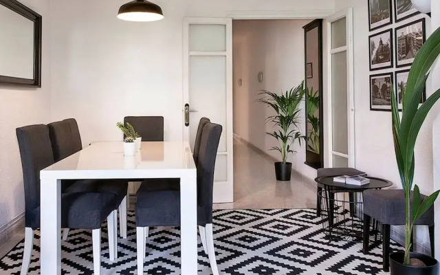 Prime Eixample Hideaway 6 Guests With Balcony by Myrentalhost