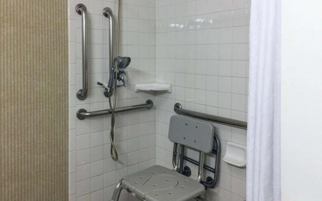 Quality Inn & Suites Oceanside near Camp Pendleton