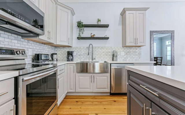 Spacious 4BR Condo with Pool