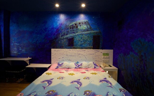 Hometree Theme Hotel