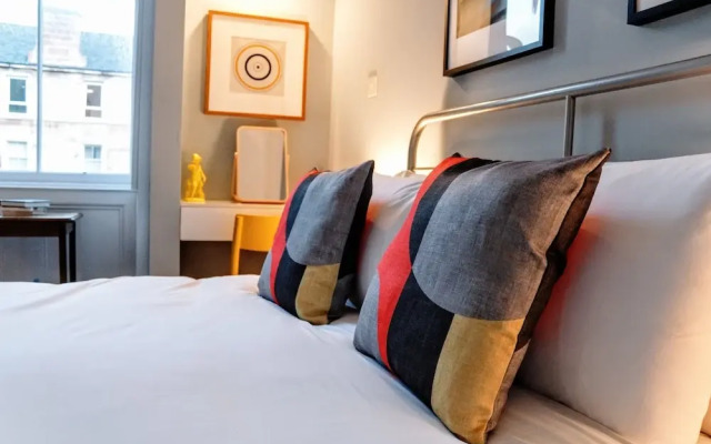 Stylish Apartment in Edinburgh s New Town