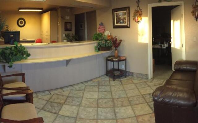 Hilltop Inn & Suites