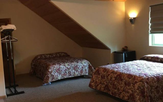 Twin Peaks Lodge and RV Park