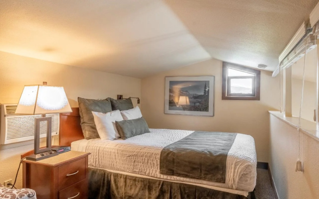 Wapato Point Resort
