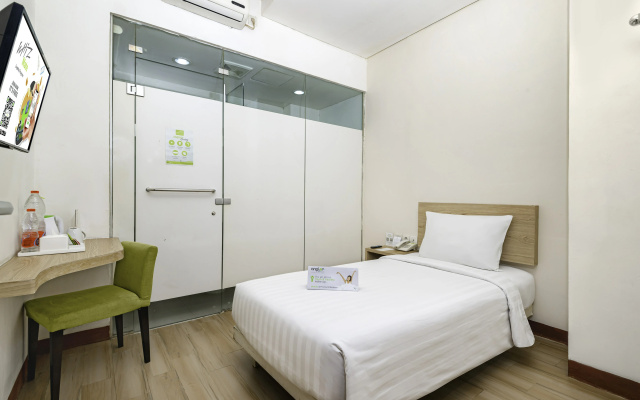 Whiz Hotel Falatehan Jakarta – Guest Rooms – Jakarta