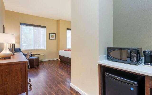 Comfort Inn & Suites near Ontario Airport