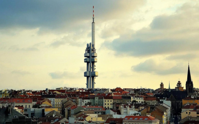 Yellow apartment few steps from metro