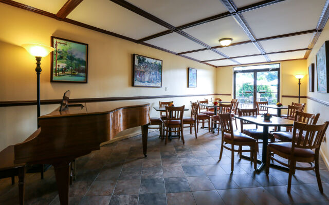 Meadowbrook Inn