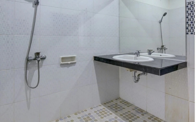 Zaara Guest House Syariah by OYO Rooms