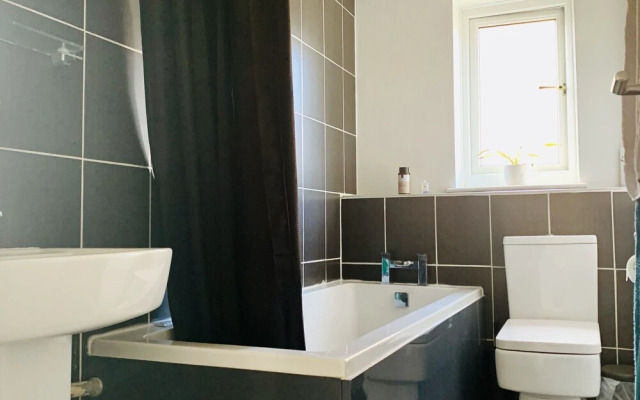 Lovely 2-bed House in Bramley With Field View