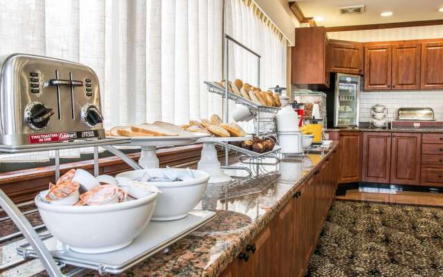 Comfort Suites Canton - Detroit