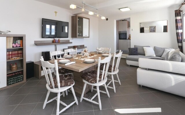 Nice Home in Omis With Wifi and 3 Bedrooms