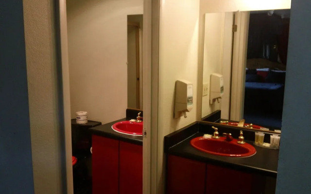 Bonnie Springs Ranch Motel